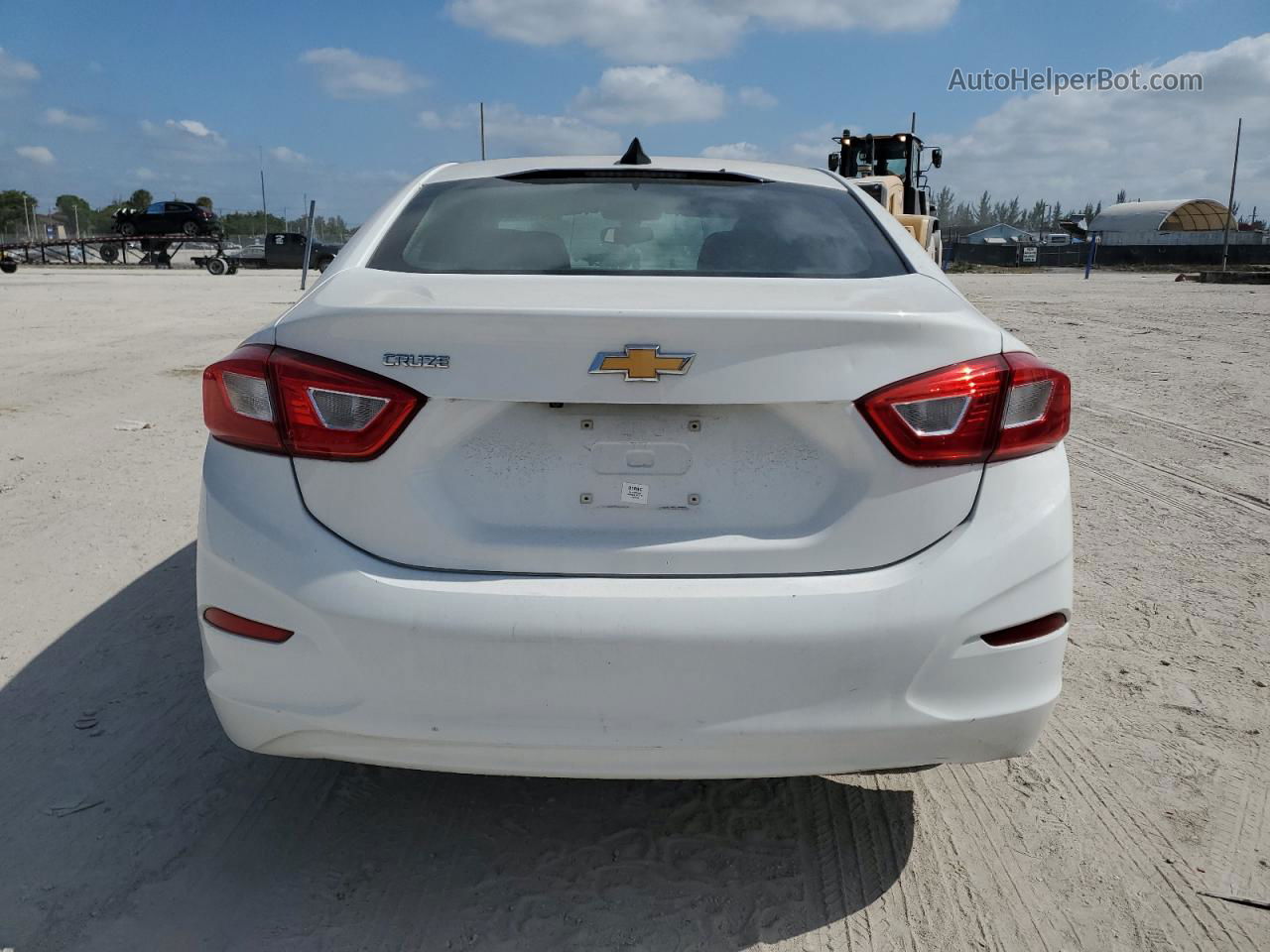 2018 Chevrolet Cruze Ls White vin: 1G1BC5SM2J7170004