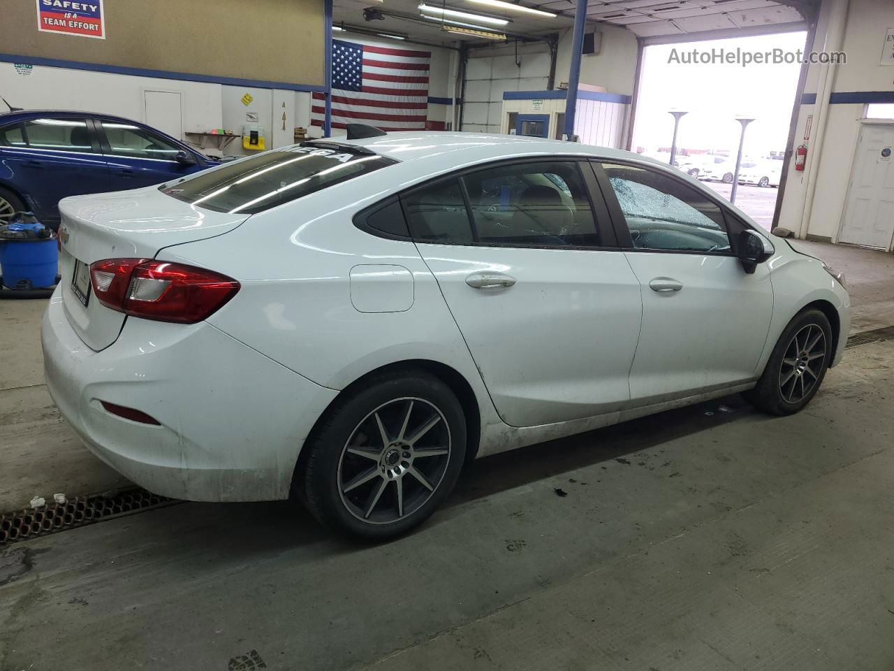 2018 Chevrolet Cruze Ls White vin: 1G1BC5SM2J7230346