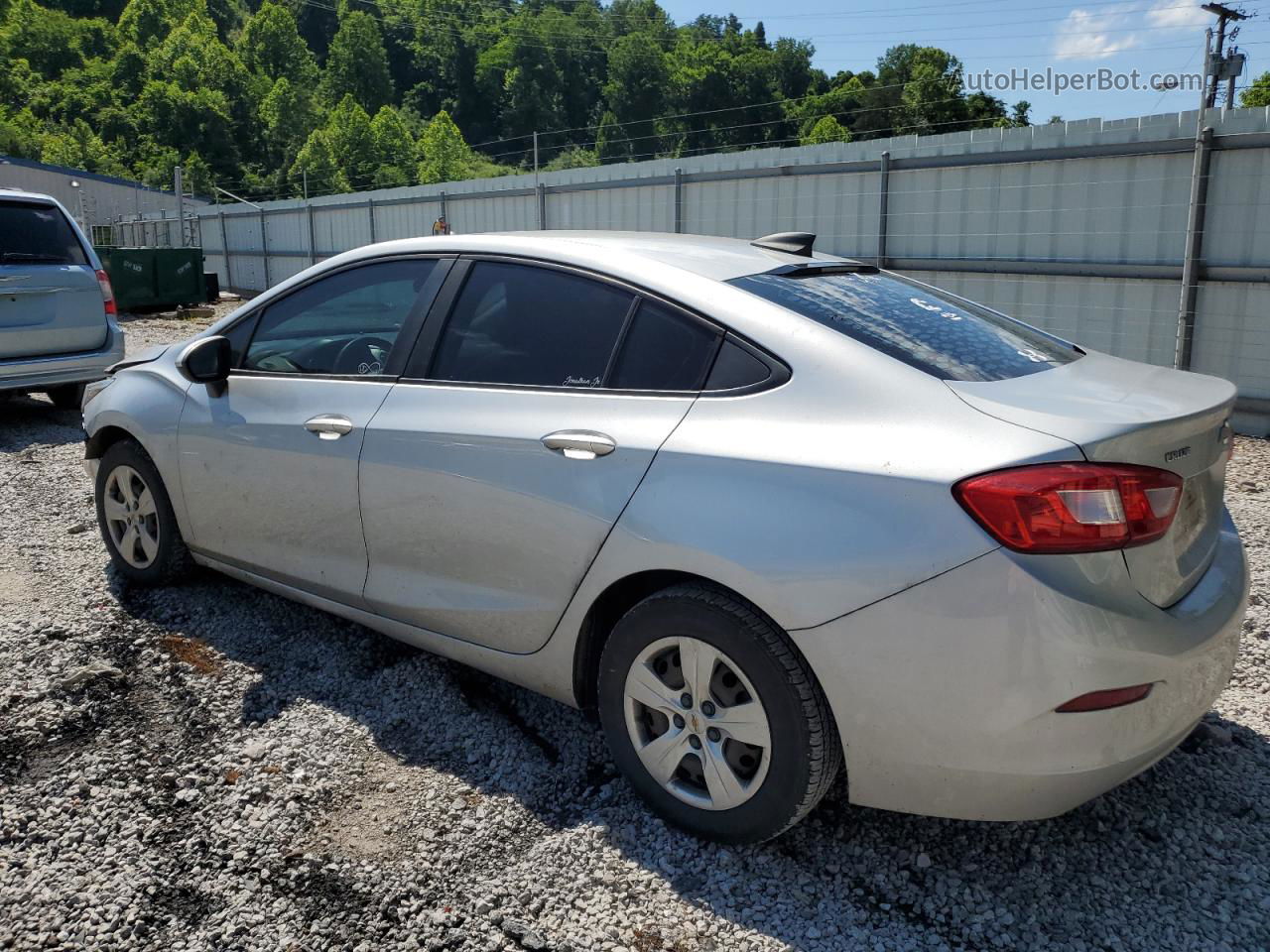 2017 Chevrolet Cruze Ls Серебряный vin: 1G1BC5SM3H7106287