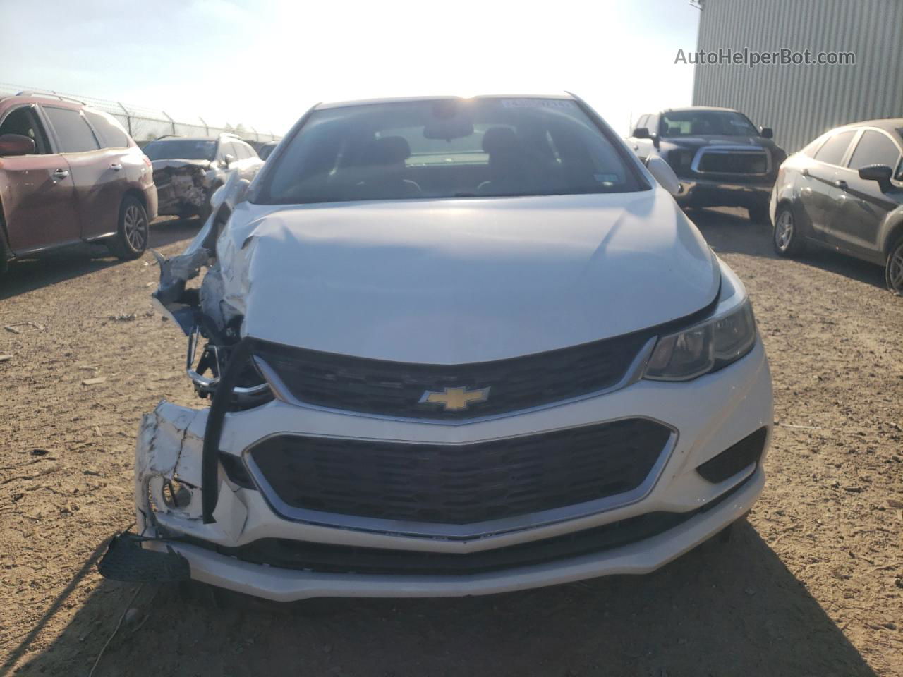 2018 Chevrolet Cruze Ls White vin: 1G1BC5SM3J7149324