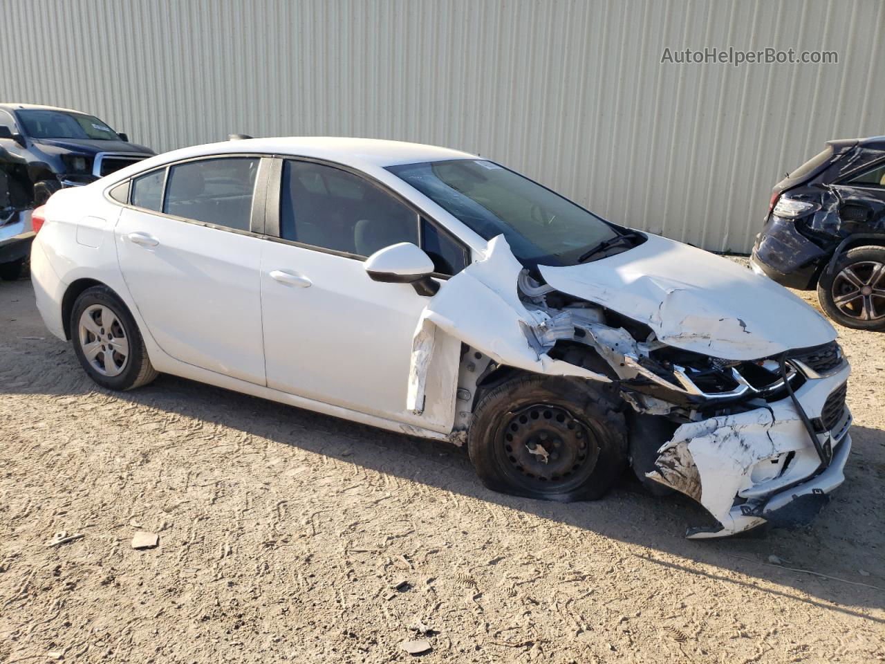 2018 Chevrolet Cruze Ls White vin: 1G1BC5SM3J7149324