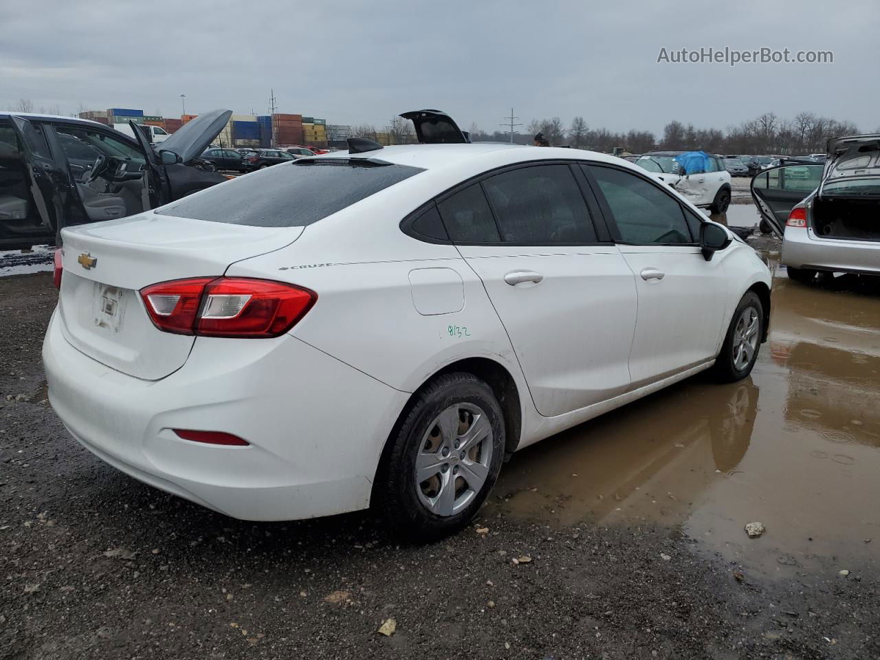 2018 Chevrolet Cruze Ls Белый vin: 1G1BC5SM3J7172103