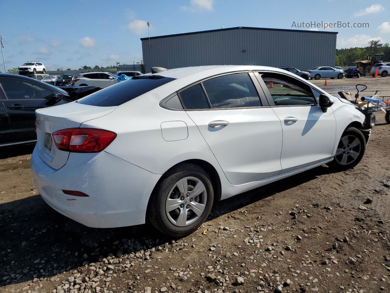 2017 Chevrolet Cruze Ls White vin: 1G1BC5SM4H7200002