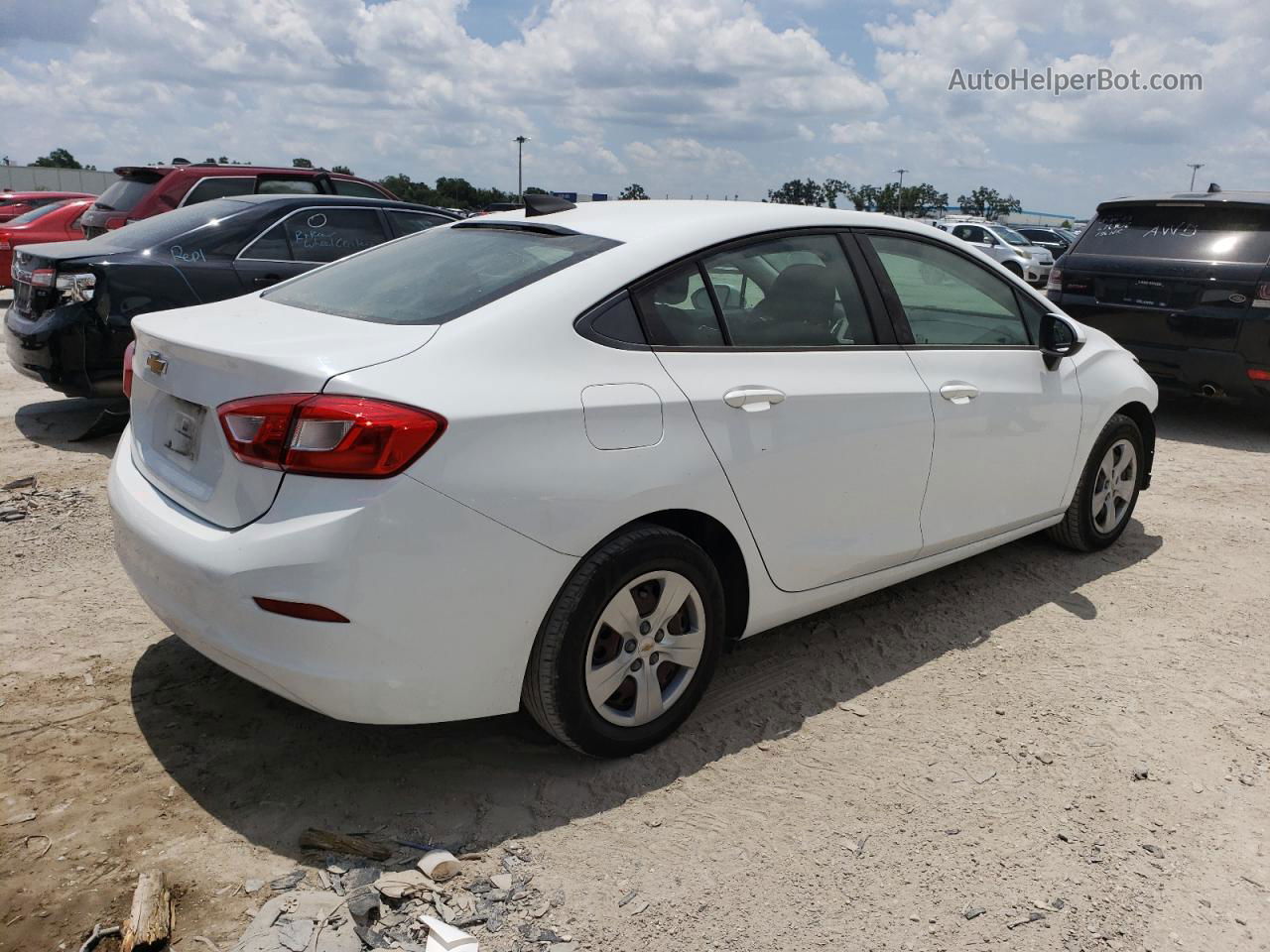 2018 Chevrolet Cruze Ls Белый vin: 1G1BC5SM4J7104375