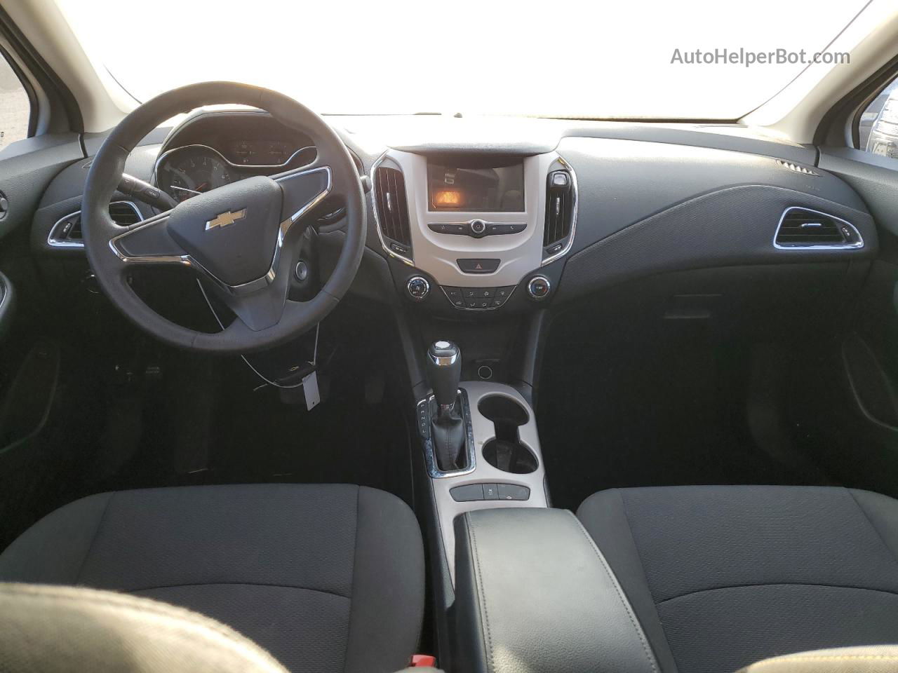 2018 Chevrolet Cruze Ls Серебряный vin: 1G1BC5SM4J7155150