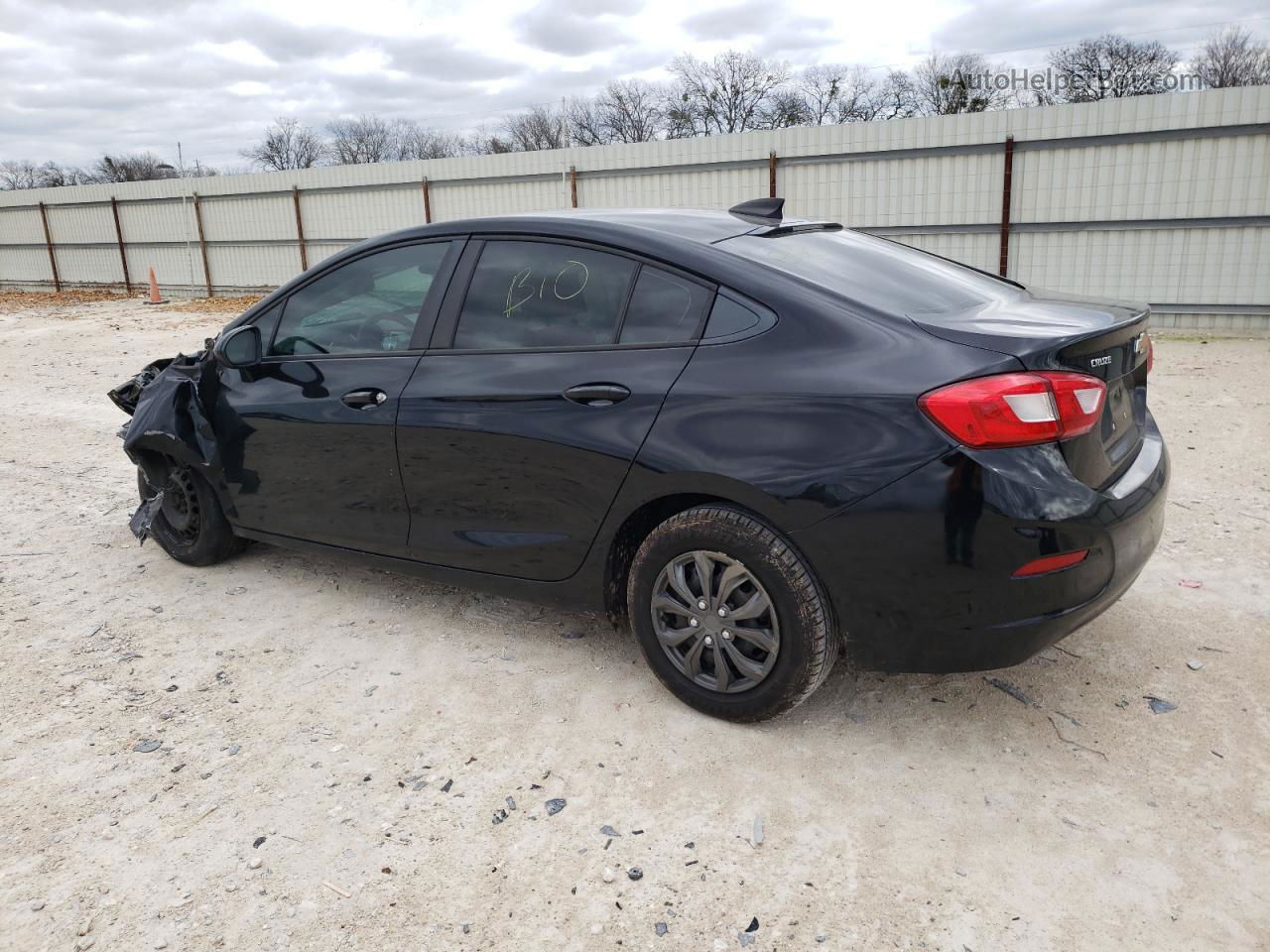 2018 Chevrolet Cruze Ls Black vin: 1G1BC5SM4J7173745