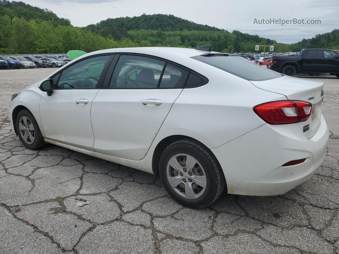 2018 Chevrolet Cruze Ls White vin: 1G1BC5SM4J7189508