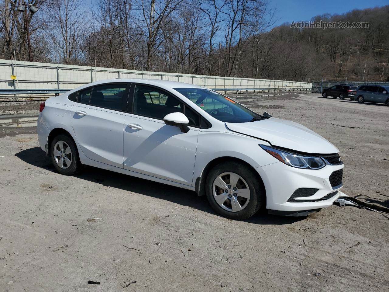 2017 Chevrolet Cruze Ls White vin: 1G1BC5SM5H7157998