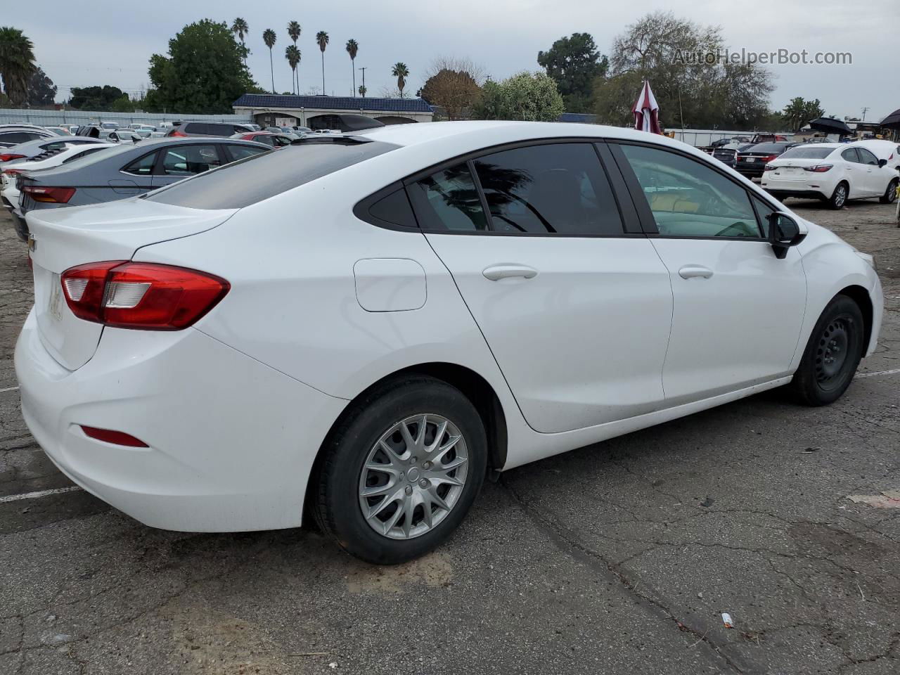 2018 Chevrolet Cruze Ls White vin: 1G1BC5SM5J7217039