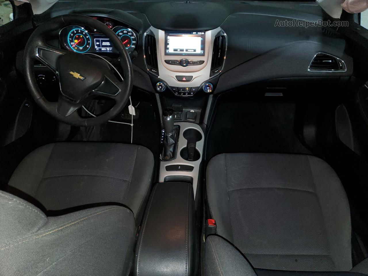 2018 Chevrolet Cruze Ls Серебряный vin: 1G1BC5SM5J7222452