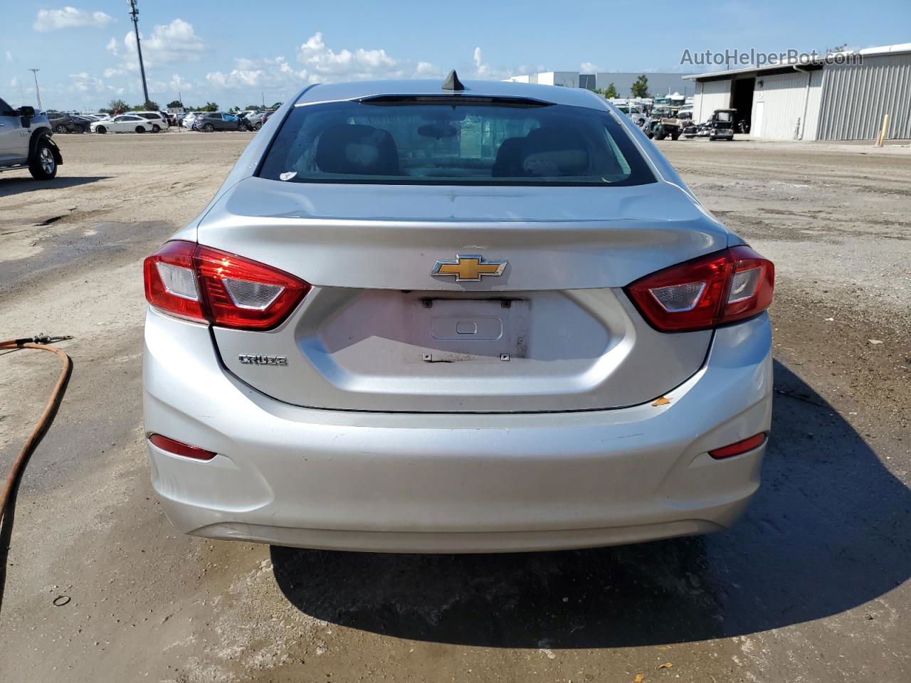 2018 Chevrolet Cruze Ls Silver vin: 1G1BC5SM6J7181331