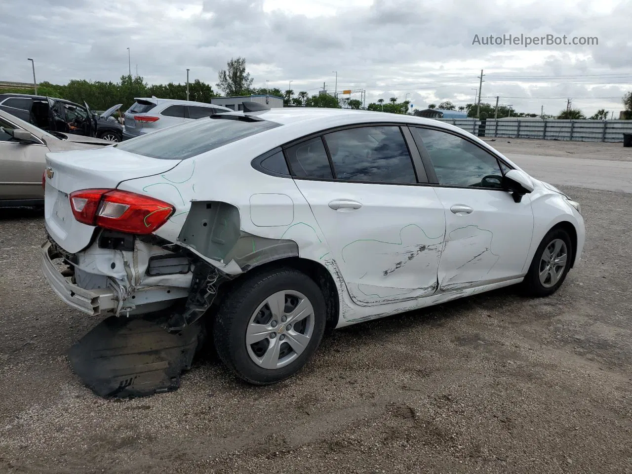 2018 Chevrolet Cruze Ls White vin: 1G1BC5SM7J7120344