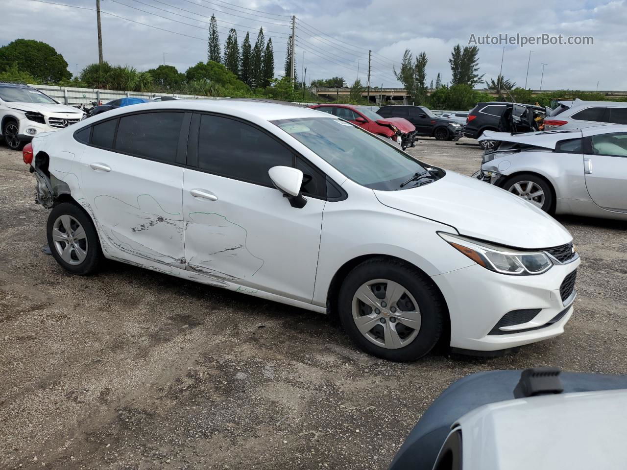 2018 Chevrolet Cruze Ls Белый vin: 1G1BC5SM7J7120344