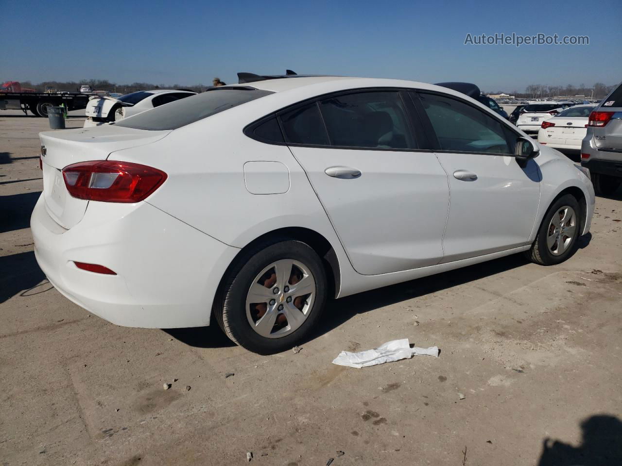 2017 Chevrolet Cruze Ls White vin: 1G1BC5SM8H7105684