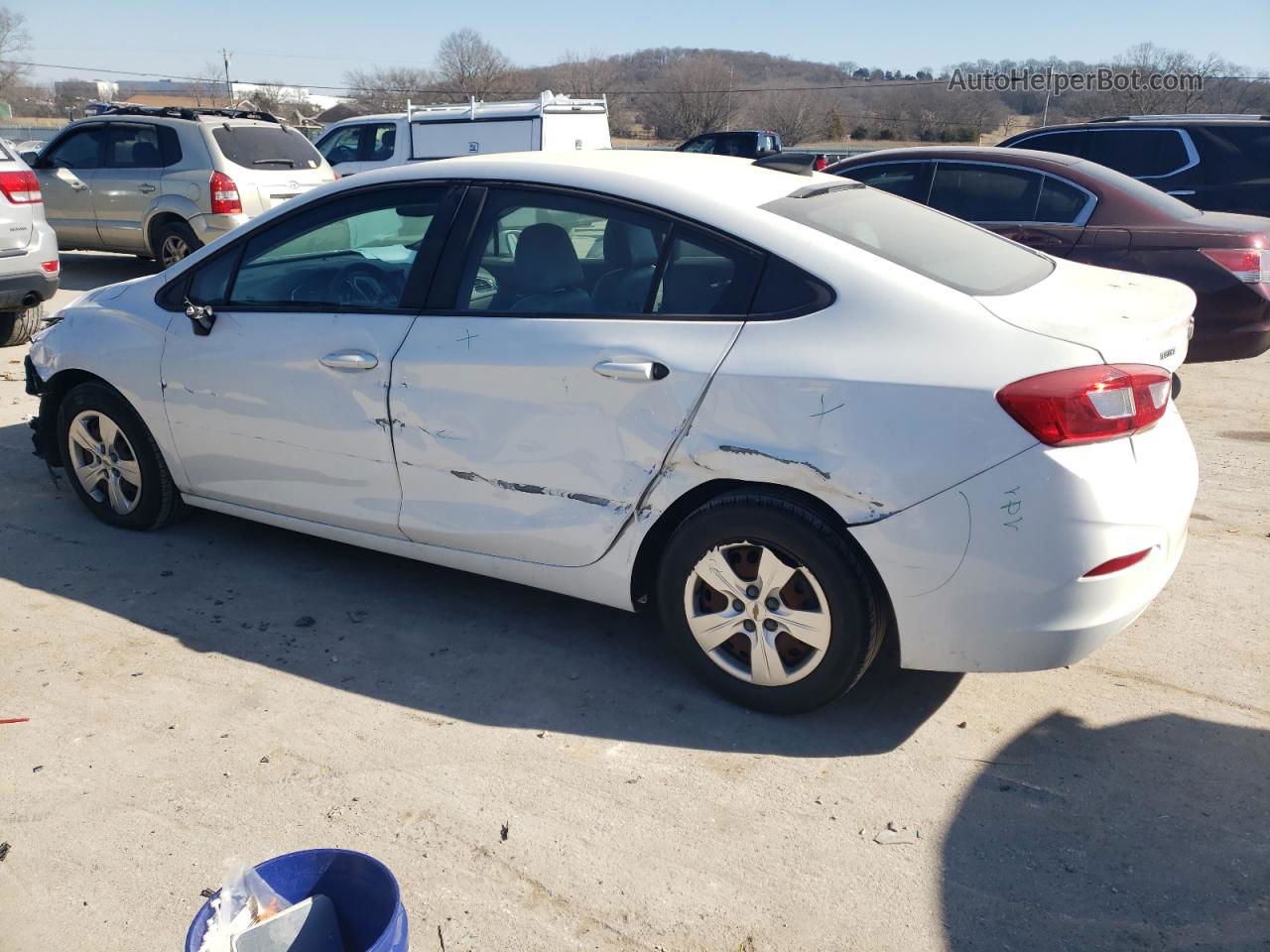 2017 Chevrolet Cruze Ls White vin: 1G1BC5SM8H7105684