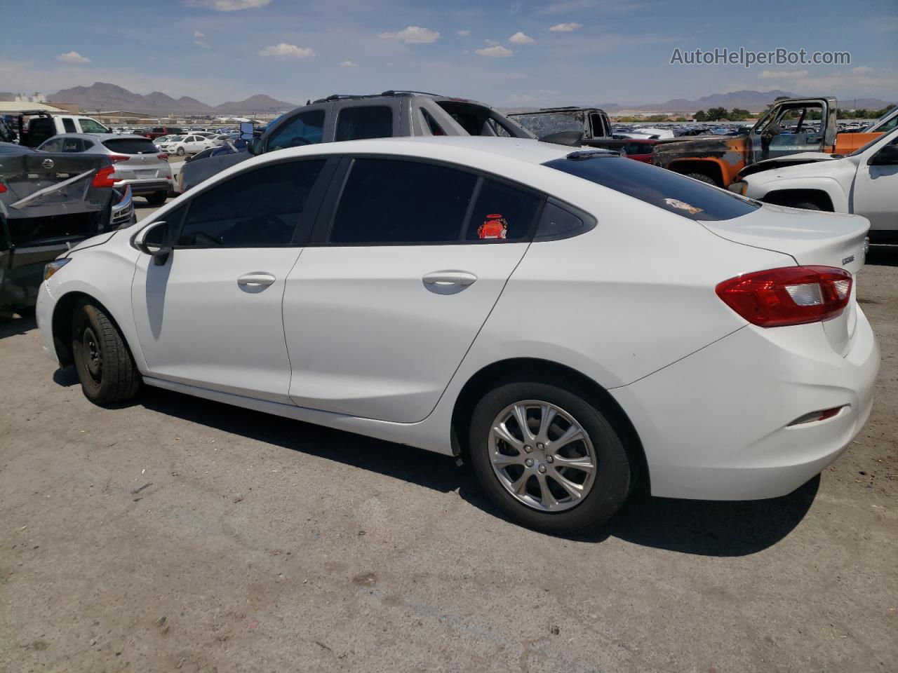 2017 Chevrolet Cruze Ls White vin: 1G1BC5SM8H7218695