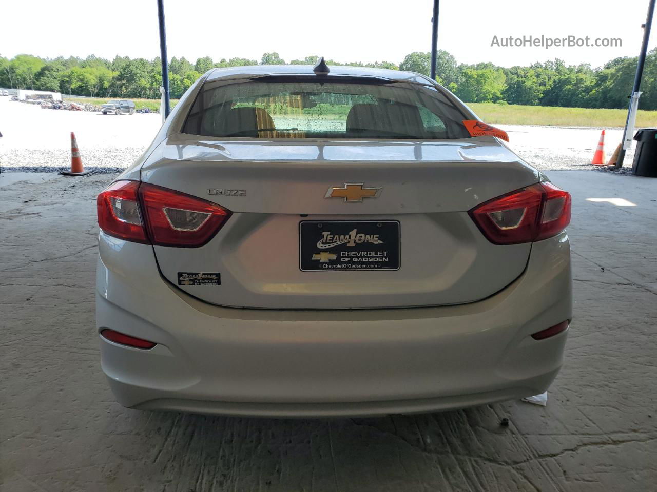 2018 Chevrolet Cruze Ls Серебряный vin: 1G1BC5SM8J7148234