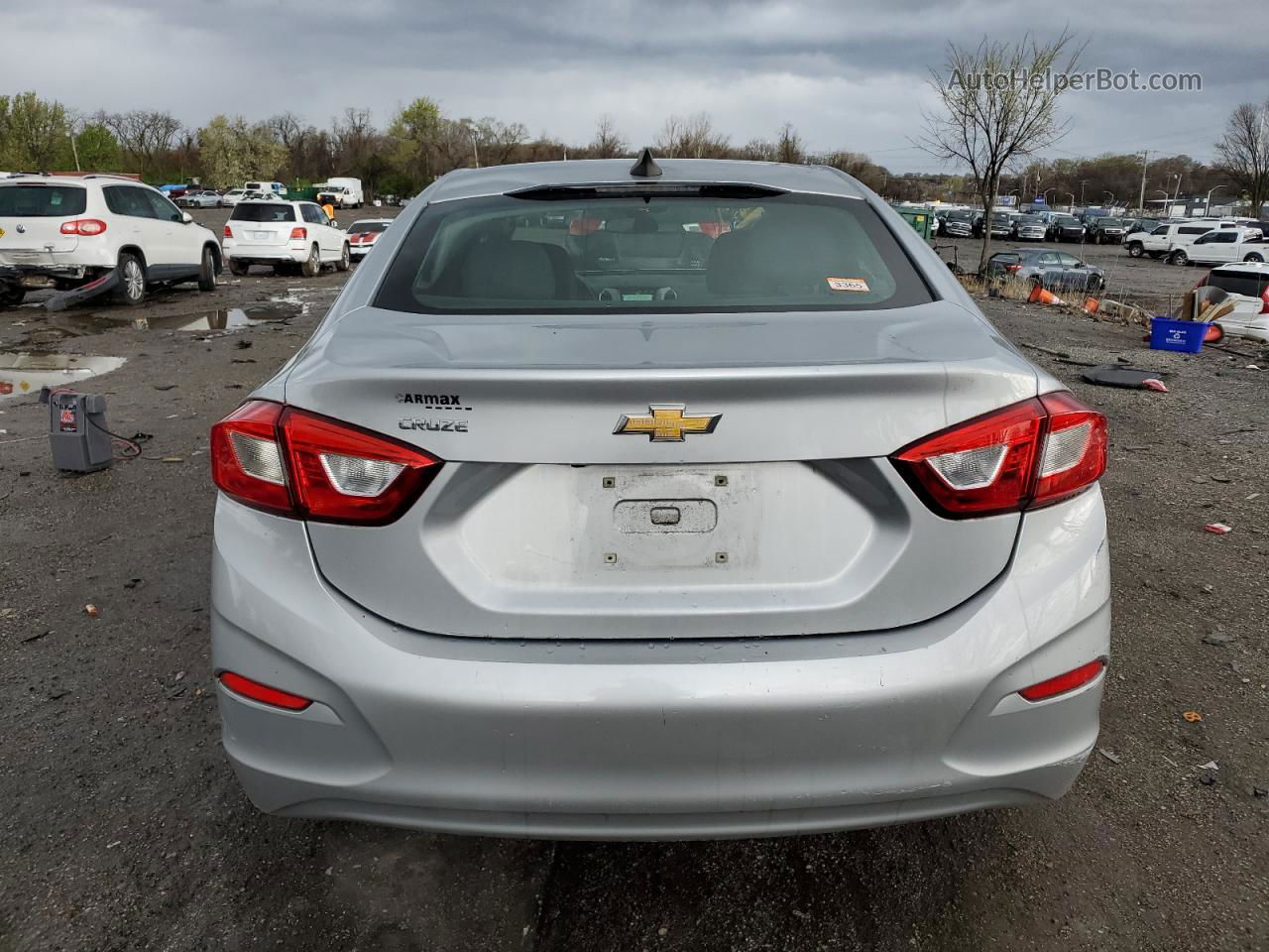 2018 Chevrolet Cruze Ls Silver vin: 1G1BC5SM8J7212031