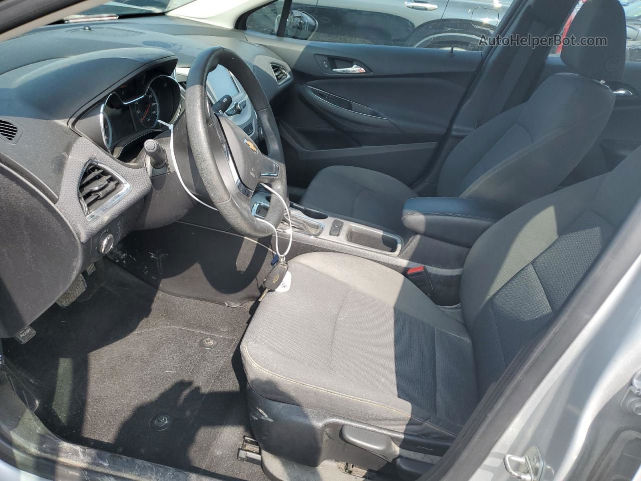 2018 Chevrolet Cruze Ls Серебряный vin: 1G1BC5SM8J7236104