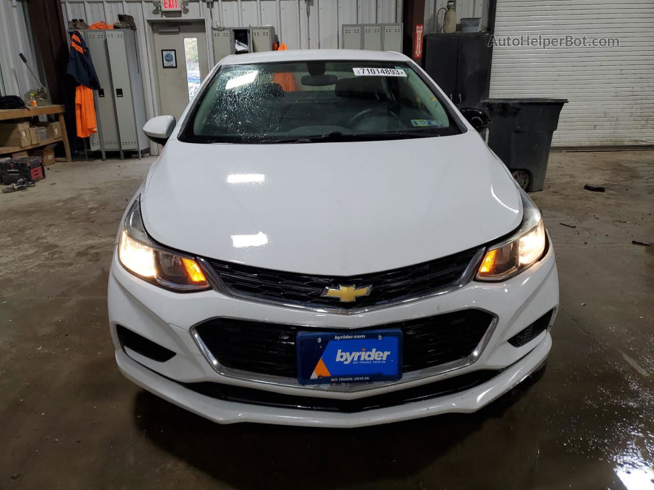 2017 Chevrolet Cruze Ls Белый vin: 1G1BC5SM9H7114331