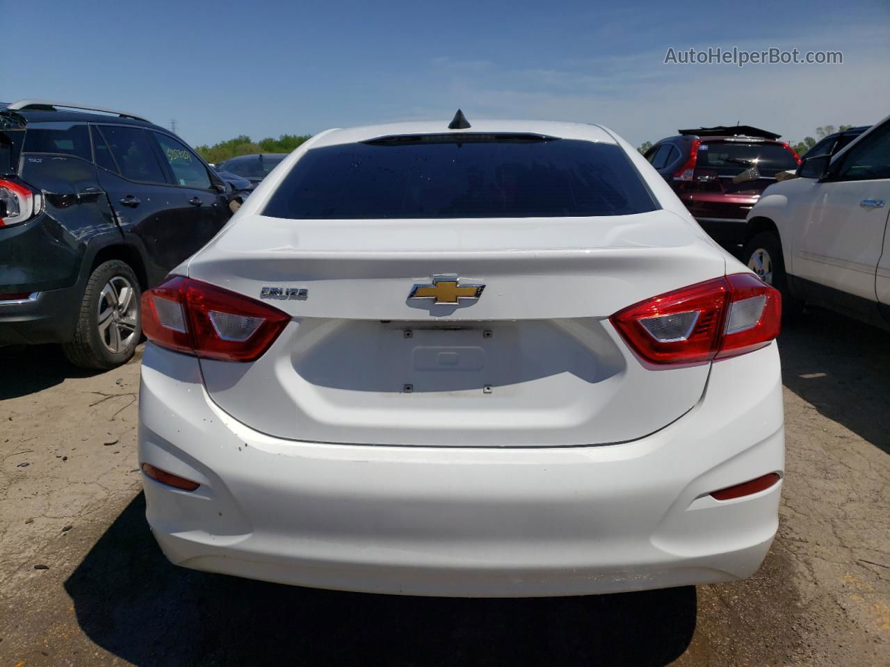 2018 Chevrolet Cruze Ls Белый vin: 1G1BC5SM9J7194316