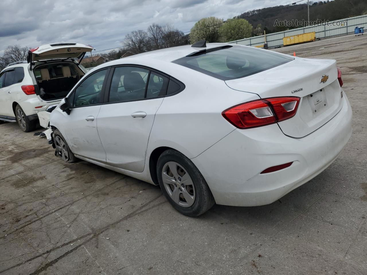 2018 Chevrolet Cruze Ls White vin: 1G1BC5SM9J7197023