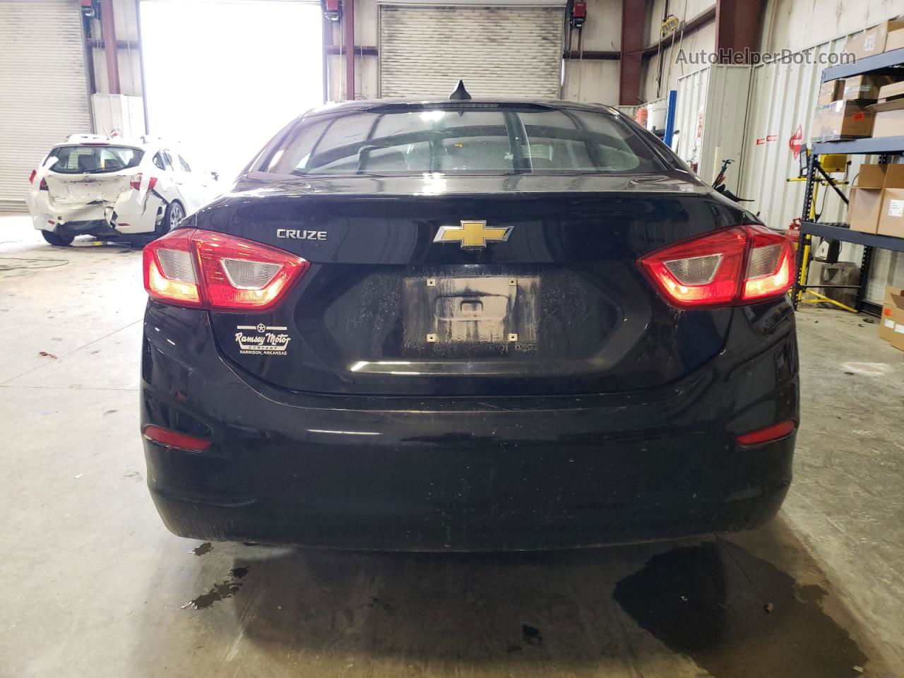 2018 Chevrolet Cruze Ls Черный vin: 1G1BC5SM9J7202396