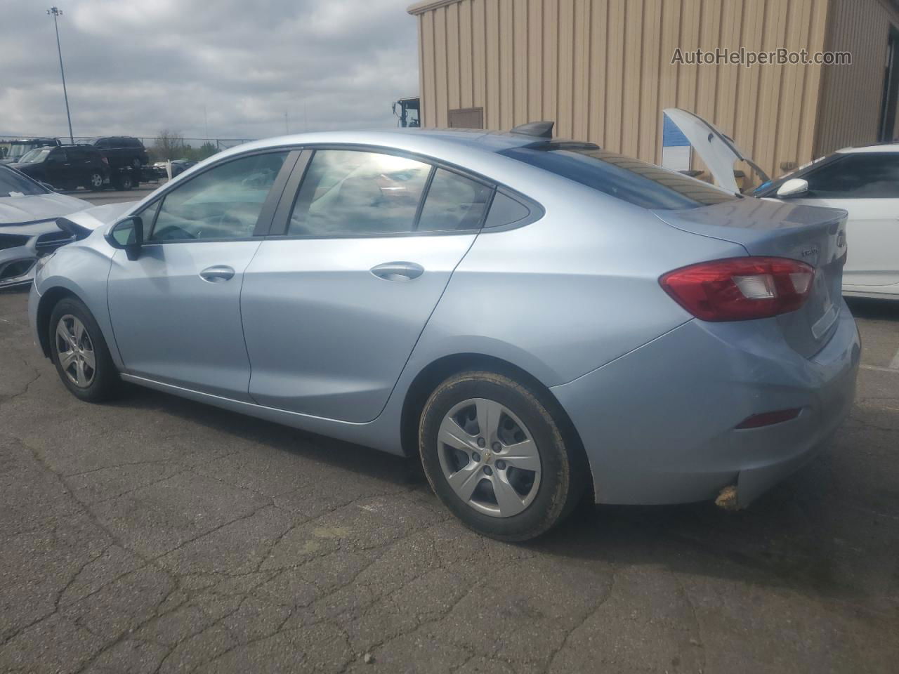 2017 Chevrolet Cruze Ls Серебряный vin: 1G1BC5SMXH7129422