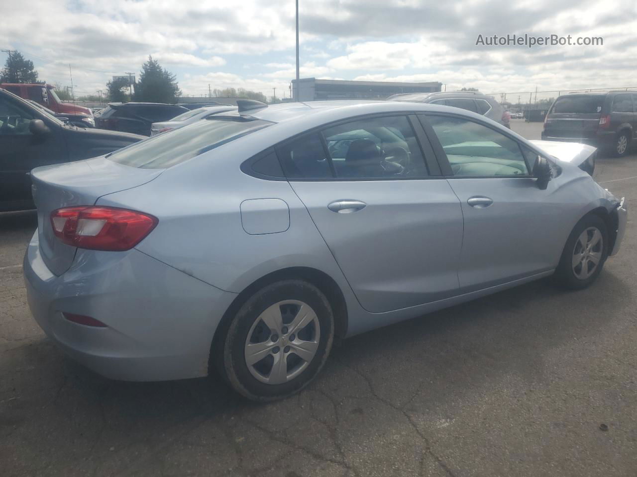 2017 Chevrolet Cruze Ls Серебряный vin: 1G1BC5SMXH7129422