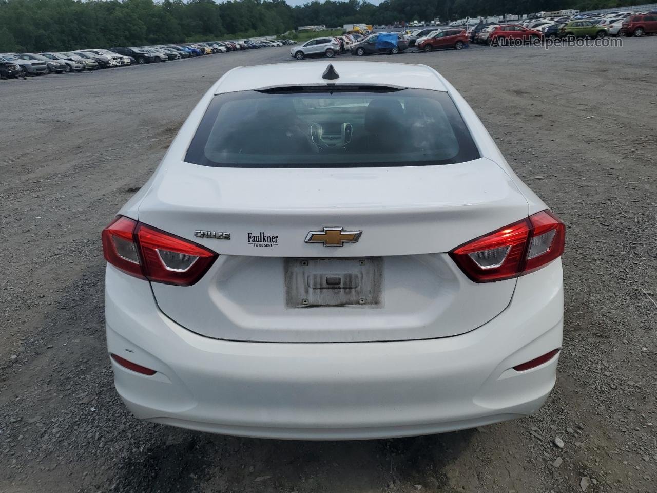 2018 Chevrolet Cruze Ls White vin: 1G1BC5SMXJ7234001