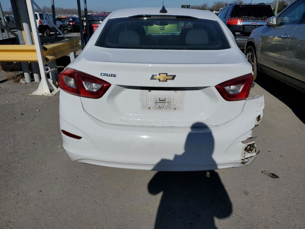 2018 Chevrolet Cruze Ls Белый vin: 1G1BC5SMXJ7234760