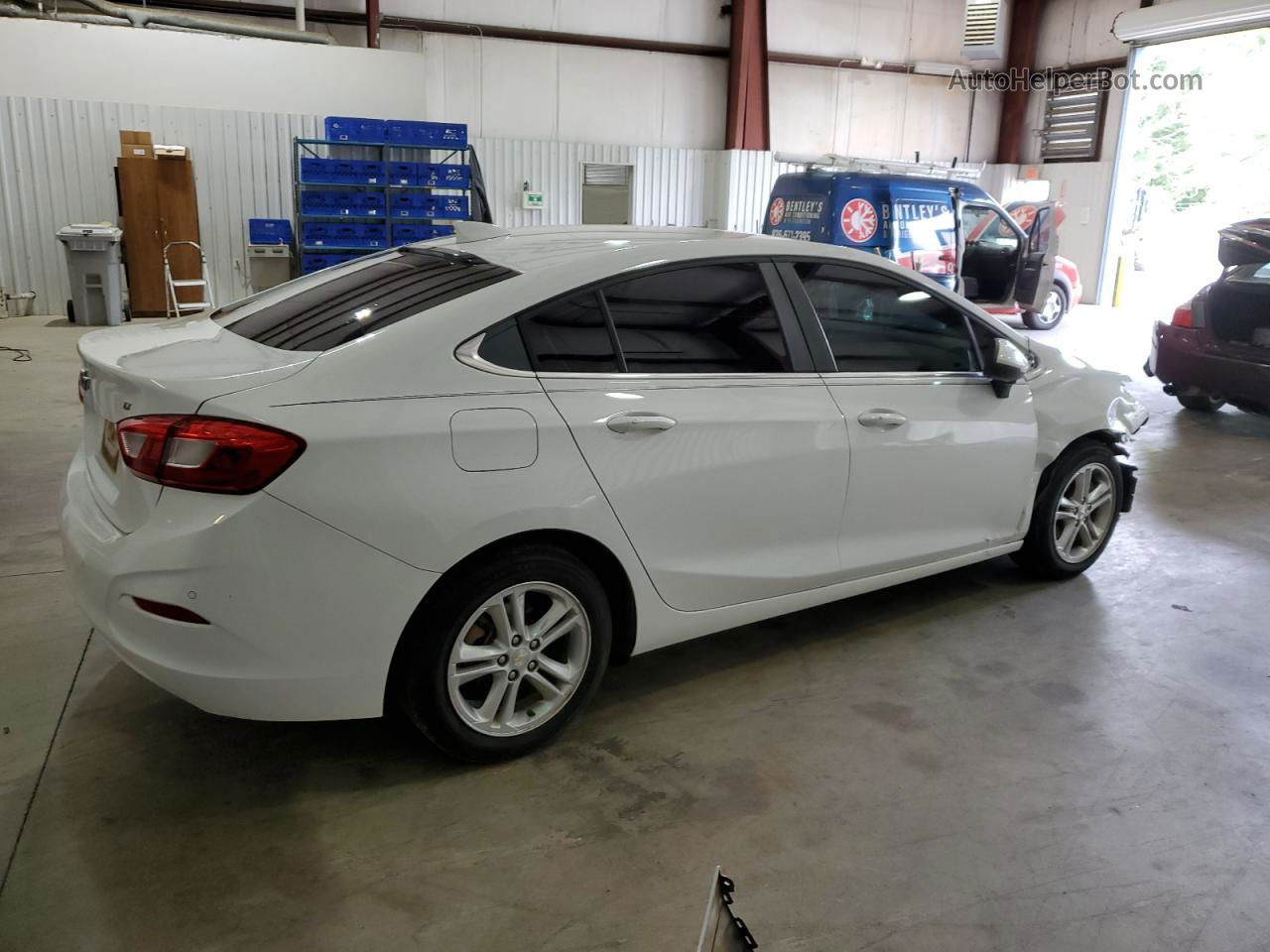 2018 Chevrolet Cruze Lt White vin: 1G1BE5SM3J7167011