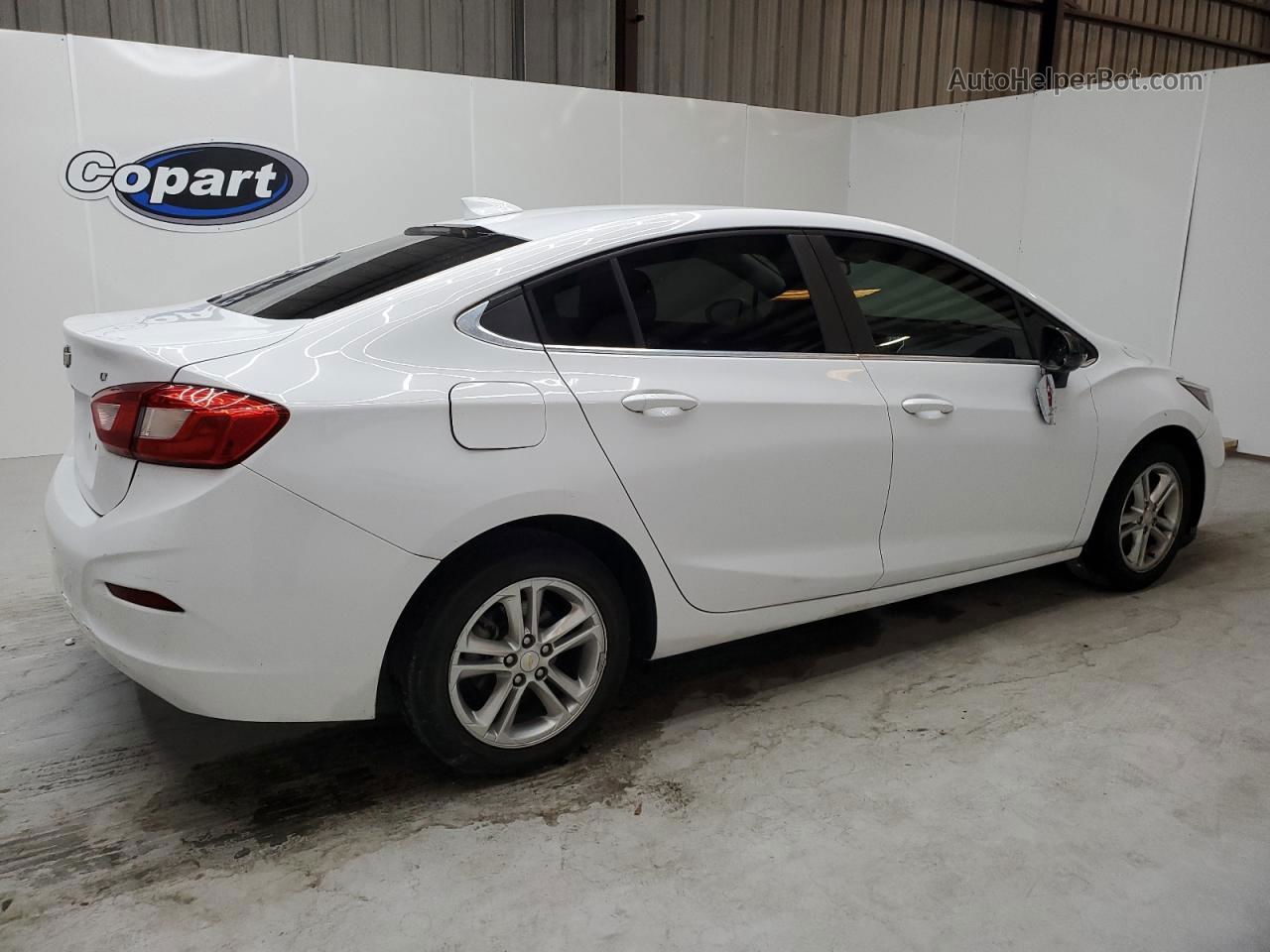 2018 Chevrolet Cruze Lt White vin: 1G1BE5SM5J7116920