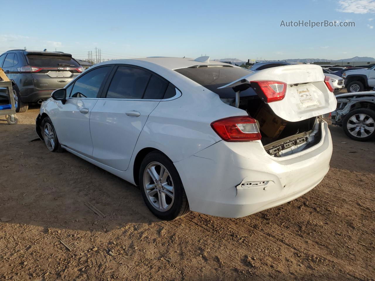 2018 Chevrolet Cruze Lt White vin: 1G1BE5SM5J7191133