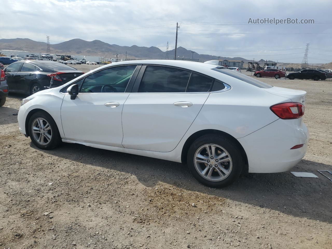 2018 Chevrolet Cruze Lt Белый vin: 1G1BE5SM5J7223577