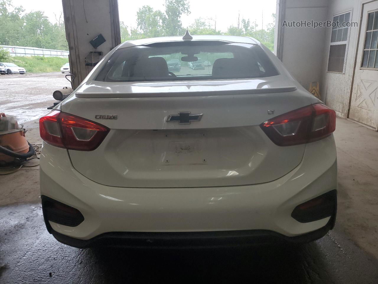 2018 Chevrolet Cruze Lt White vin: 1G1BE5SM8J7241829