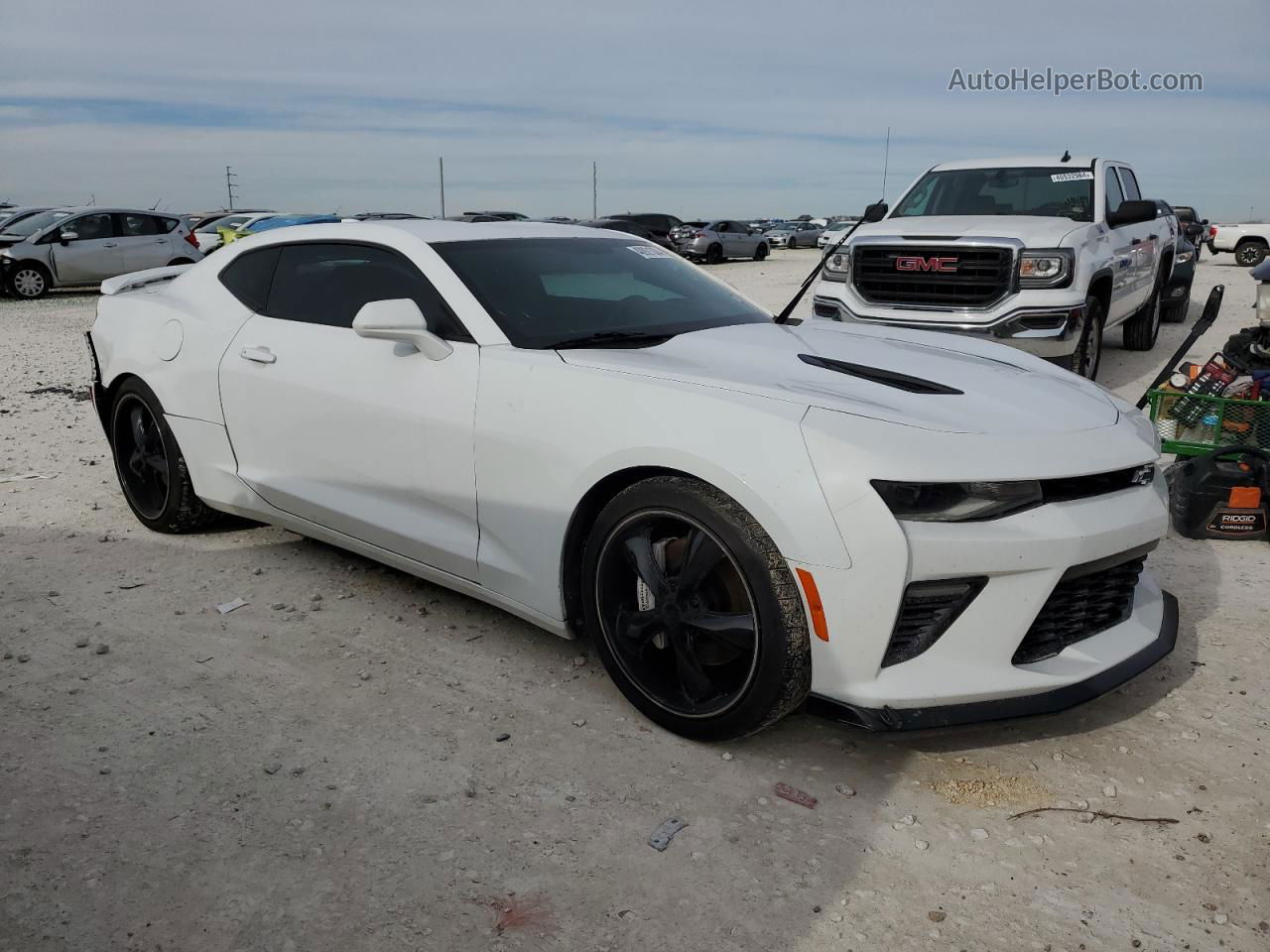 2018 Chevrolet Camaro Ss White vin: 1G1FE1R72J0170646