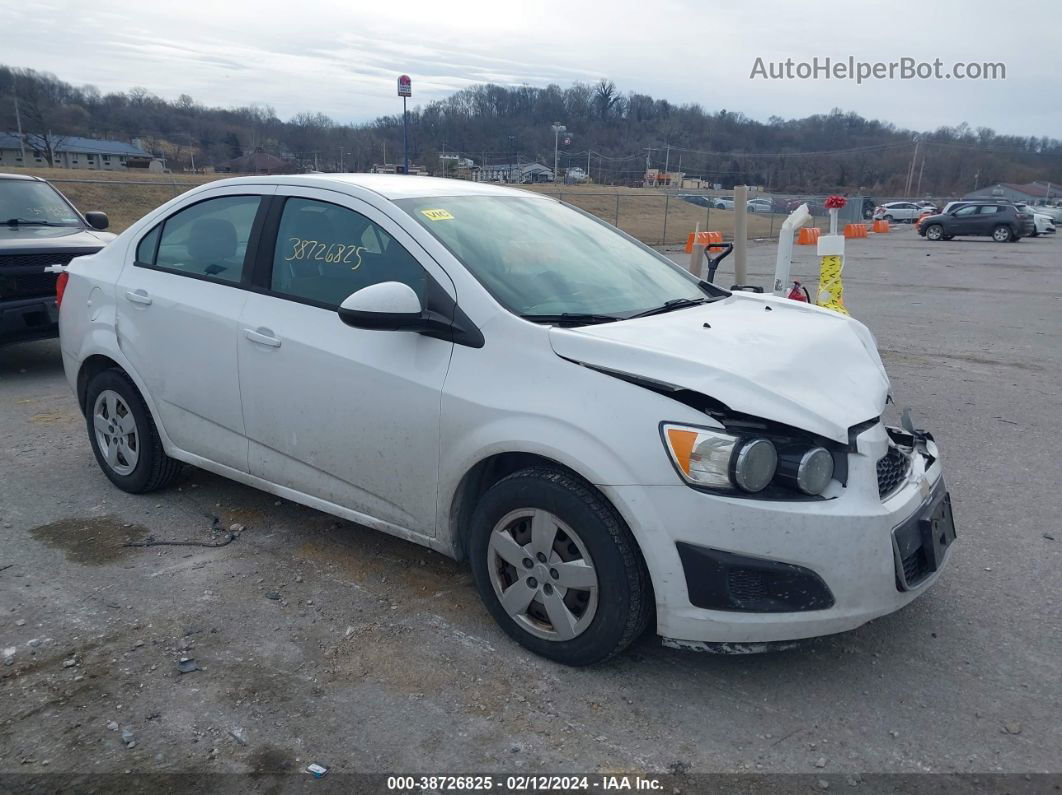 2014 Chevrolet Sonic Ls Auto Белый vin: 1G1JA5SH7E4181303