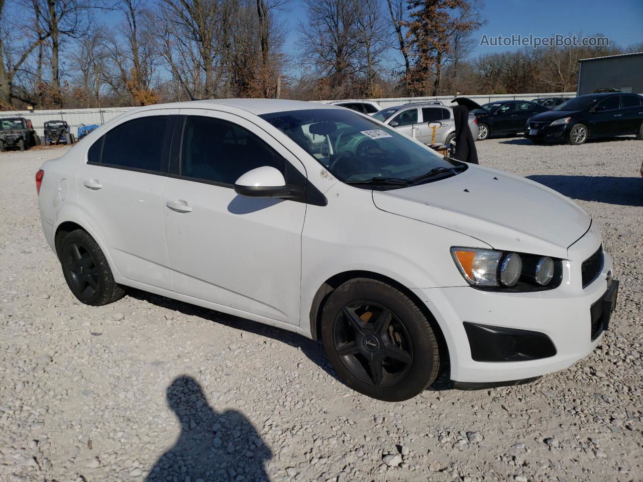 2013 Chevrolet Sonic Ls White vin: 1G1JA5SH9D4236591