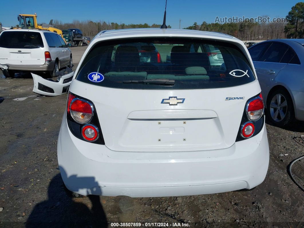 2014 Chevrolet Sonic Ls Auto White vin: 1G1JA6SG2E4166981