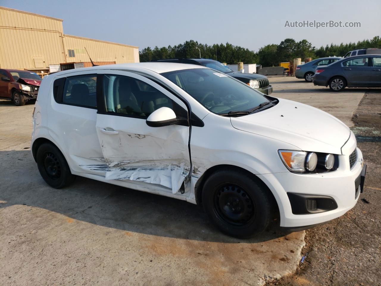 2013 Chevrolet Sonic Ls White vin: 1G1JA6SH1D4204255