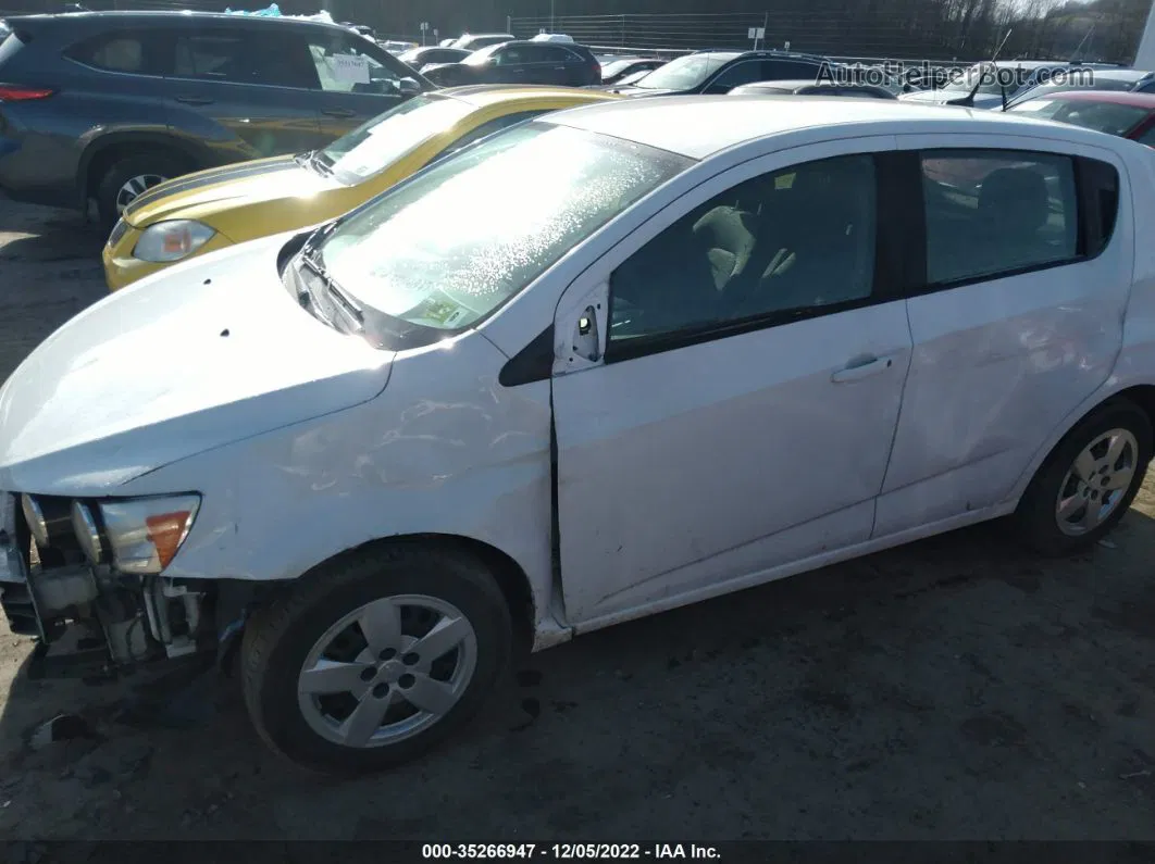 2014 Chevrolet Sonic Ls Auto White vin: 1G1JA6SH3E4145713