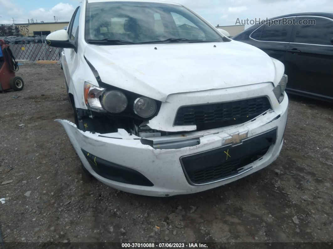 2014 Chevrolet Sonic Ls Белый vin: 1G1JA6SHXE4139276