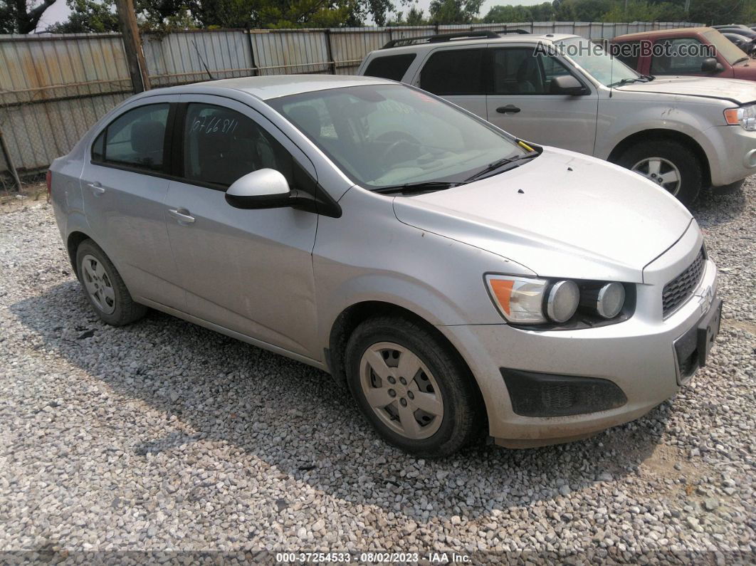 2013 Chevrolet Sonic Ls Серебряный vin: 1G1JB5SG9D4127374