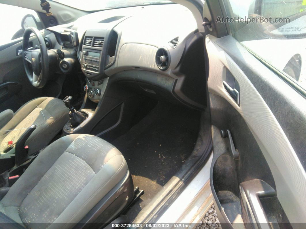 2013 Chevrolet Sonic Ls Серебряный vin: 1G1JB5SG9D4127374