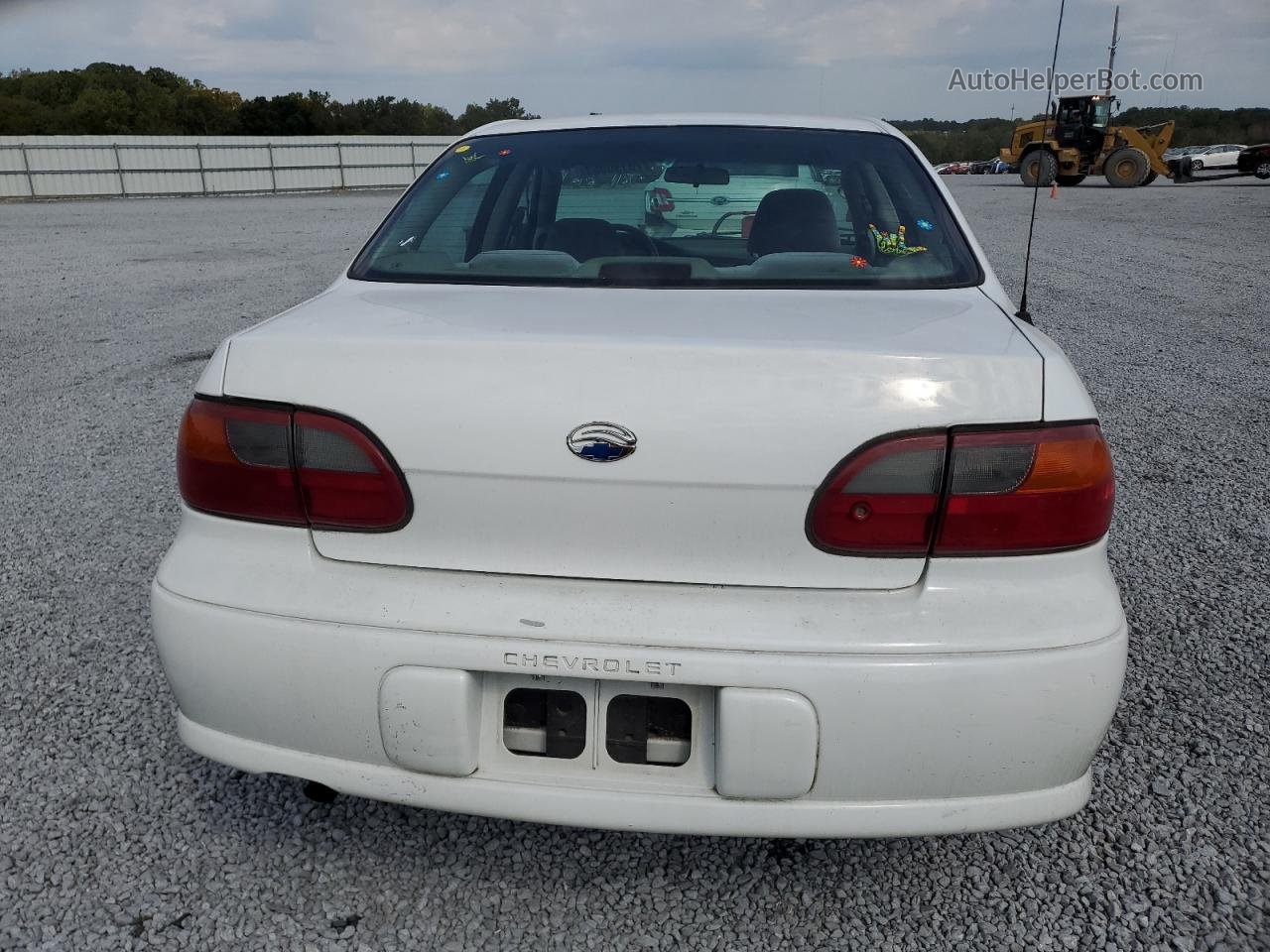 2005 Chevrolet Classic  White vin: 1G1ND52F15M135294