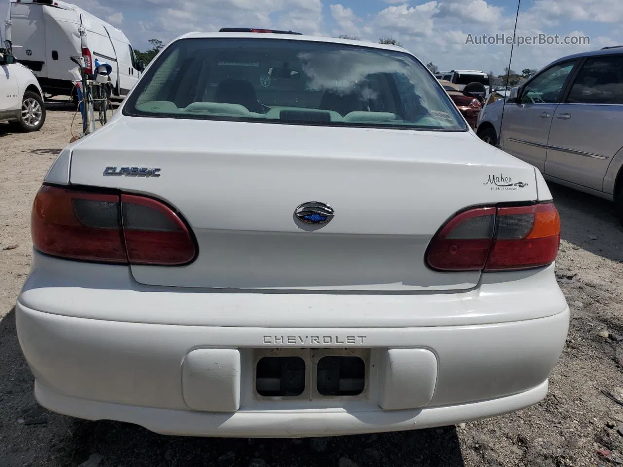 2005 Chevrolet Classic  White vin: 1G1ND52F45M196669