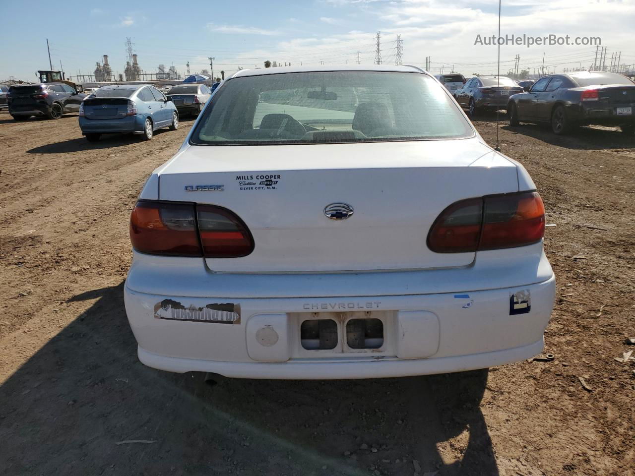 2005 Chevrolet Classic  White vin: 1G1ND52F75M182071