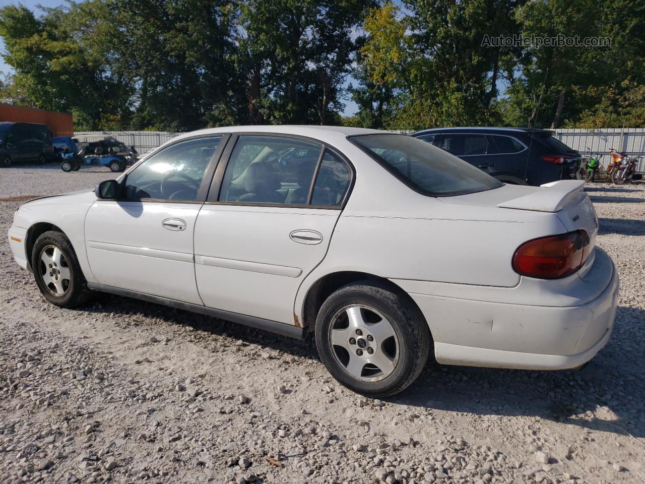 2005 Chevrolet Classic  White vin: 1G1ND52F95M112880