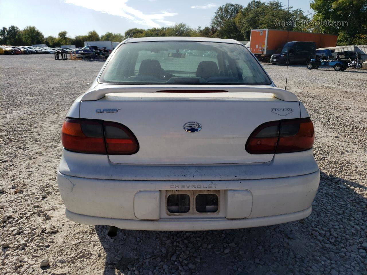 2005 Chevrolet Classic  White vin: 1G1ND52F95M112880